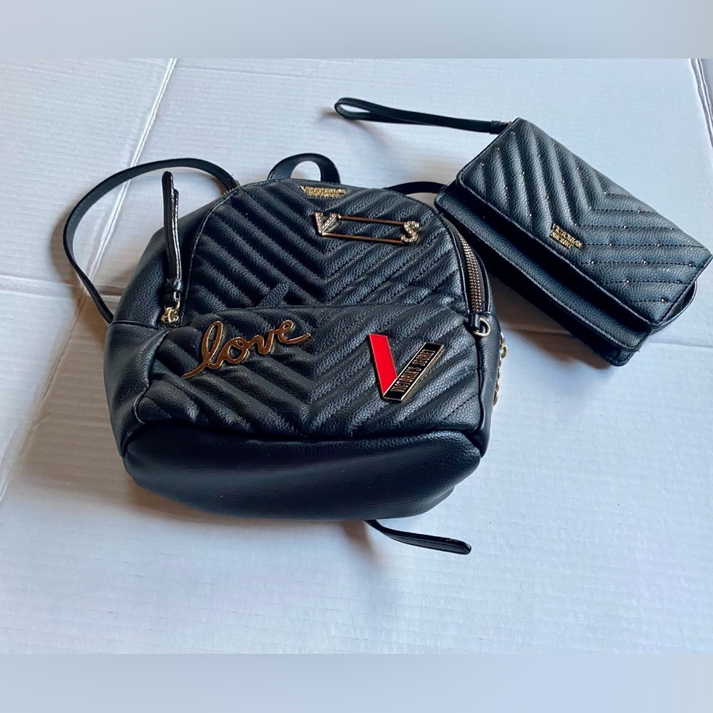 ❤️Victoria’s Secret quilted mini backpack AND Wristlet❤️ NWOT